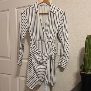 Abercrombie & Fitch Black and White Striped Long Sleeve Dress